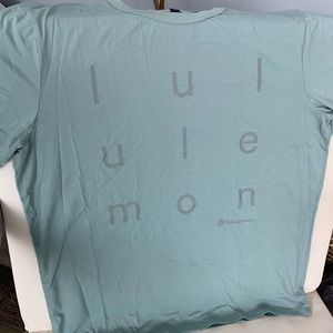 Lululemon Fundamental TShirt- motif